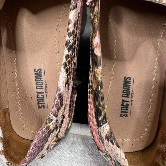 Stacy Adams Mens size 9.5M Pink Snake Print Loafers Metal Accent Leather Lining - Picture 5 of 7
